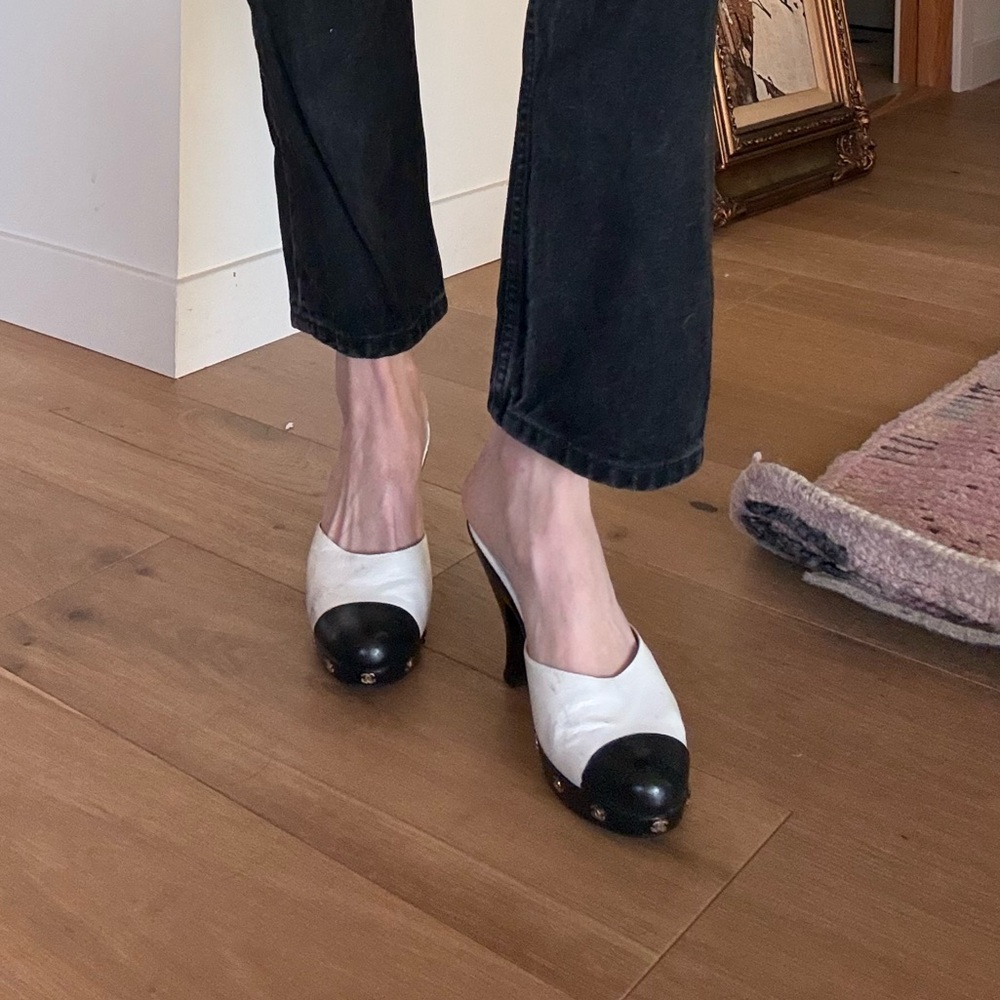 Chic Vintage Chanel Mules. Size 6.5